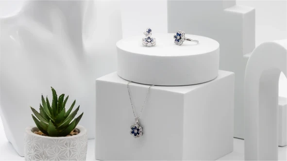 Discover Gold Jewellery for every signature moment